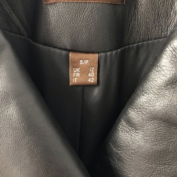 Woman’s leather coat - Picture 2 of 3